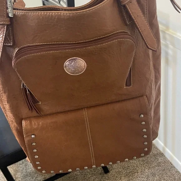 Elegant Tan Leather Tote Bag - Picture 5 of 10